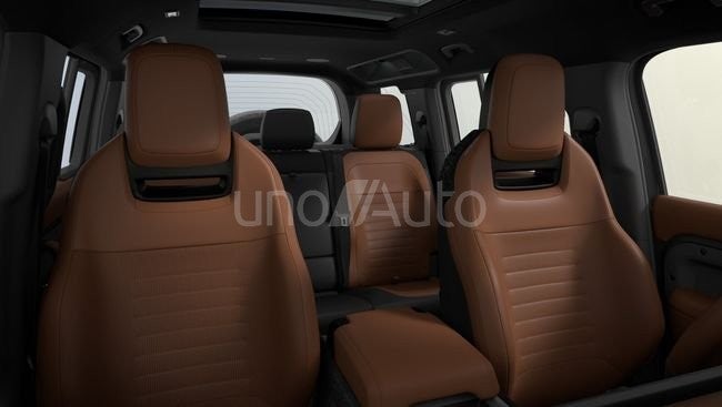 4.4 V8 635 Octa 110 Auto 4WD