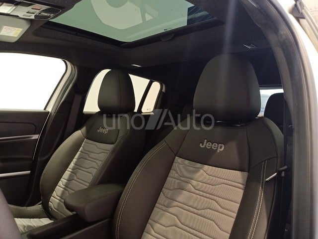 Avenger 1.2 Ehybrid Overland 145 4xe