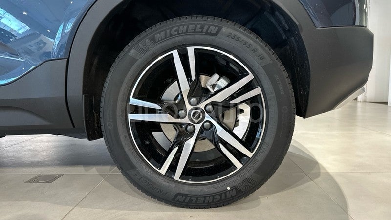 XC40 2.0 B3 MHEV CORE DCT 163 5P