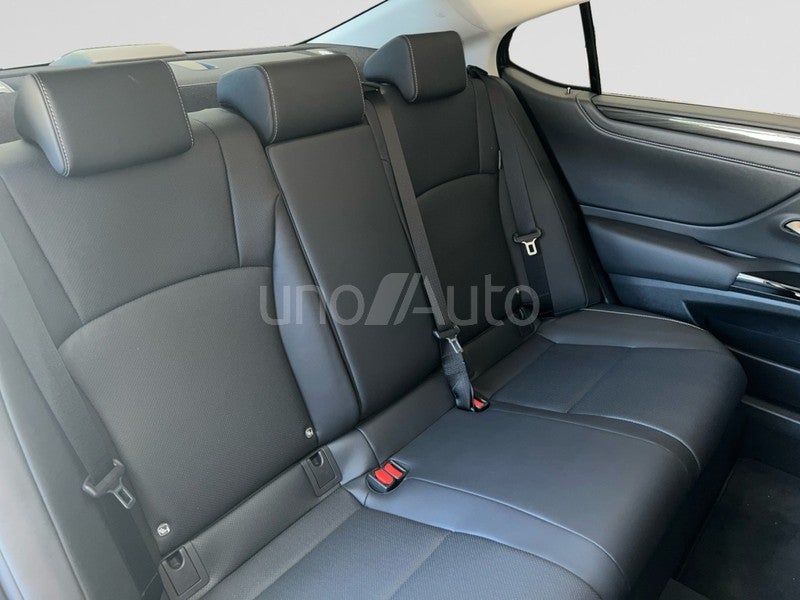 ES 300h Premium