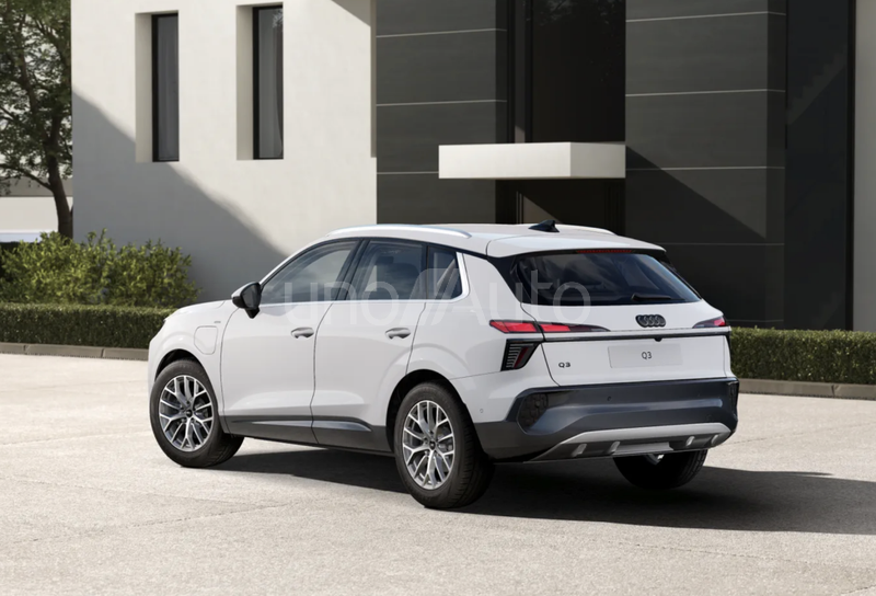 Q3 e-hybrid Business S tronic 200kW