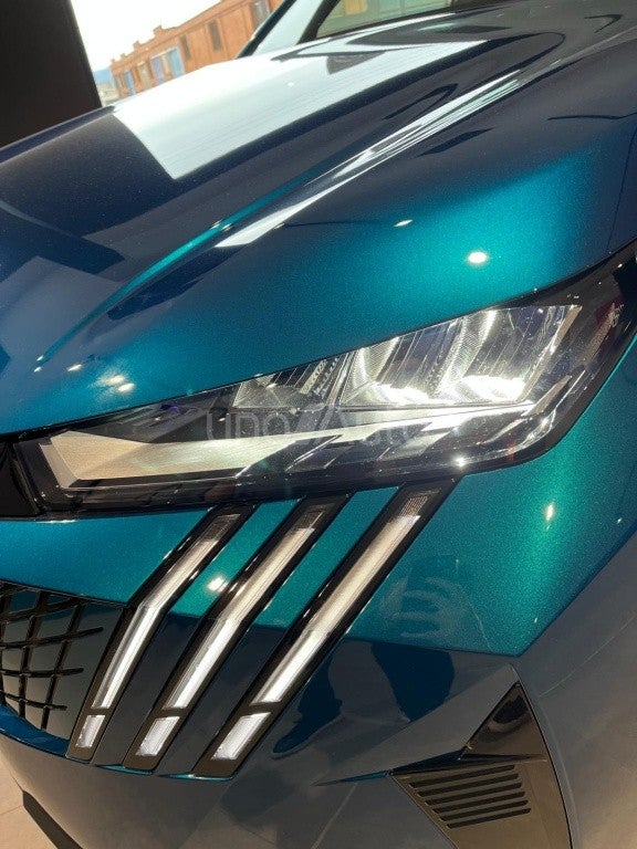 3008 Hybrid 136 Allure eDCS6