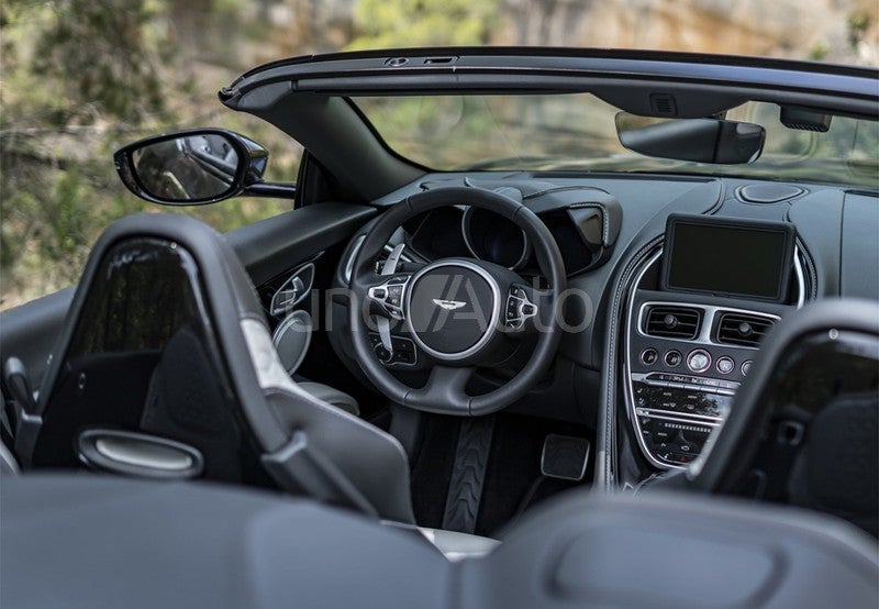 DBS Superleggera Volante