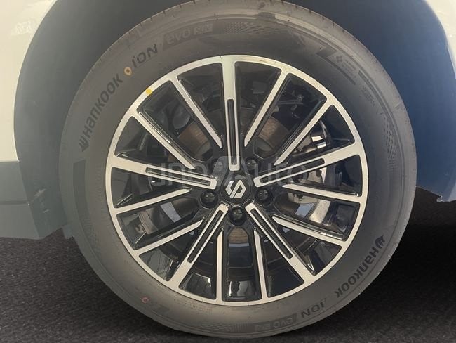REEV 18.8 kWh Design Auto
