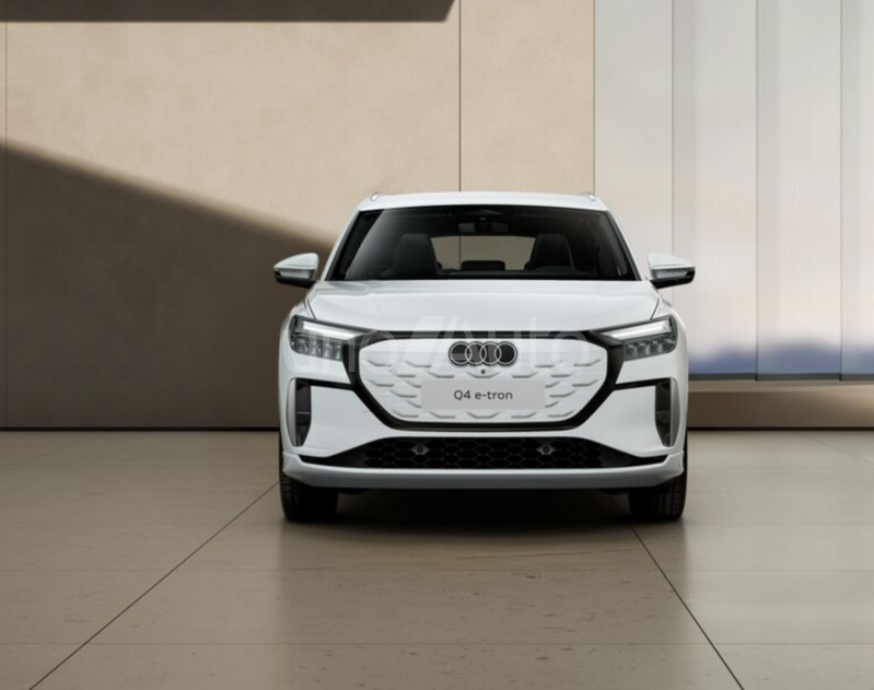 Q4 e-tron S line 150kW 63KWh