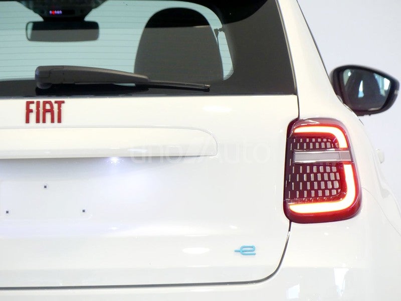 e RED 54kwh 115kw (156cv)