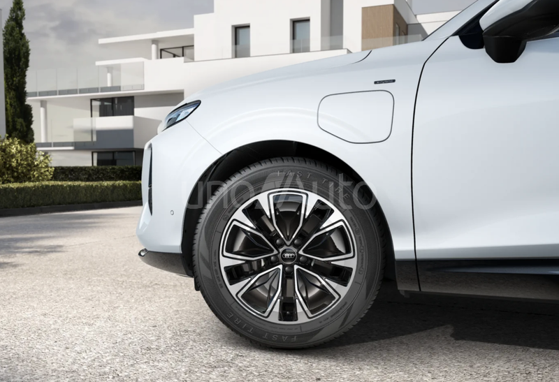 Q3 e-hybrid Advanced S tronic 200kW