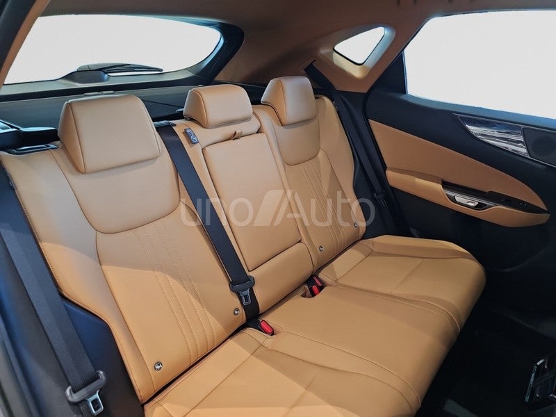 NX 450h+ Premium+ 4WD