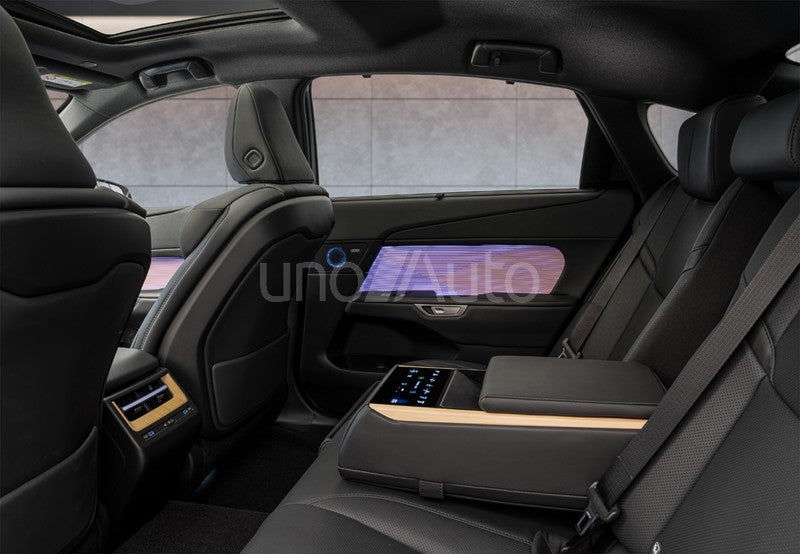 ES 300h Signature AWD