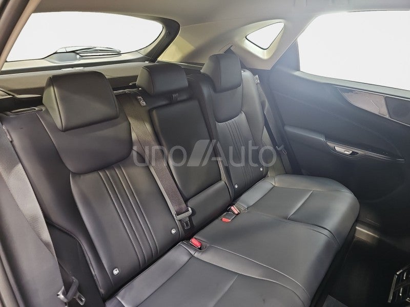 NX 450h+ Premium+ 4WD