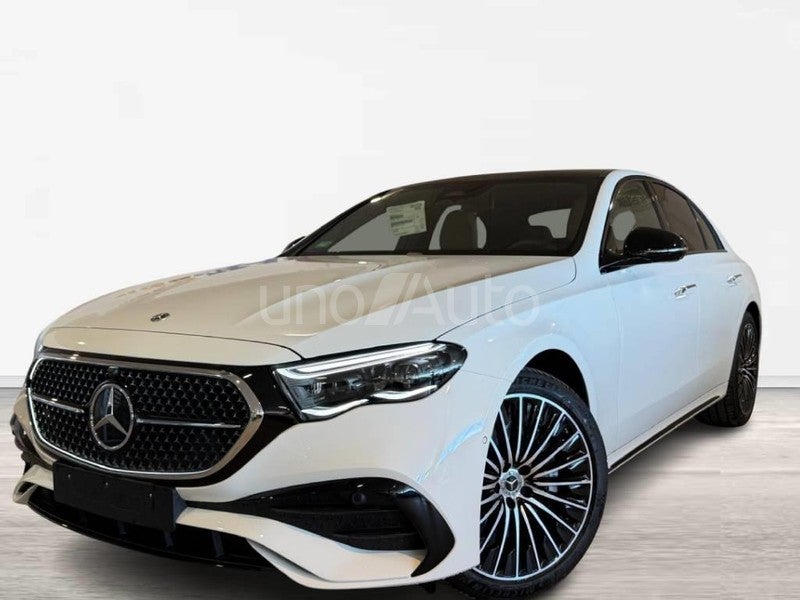 CLASE E 300 e con tecnología hibrida EQ