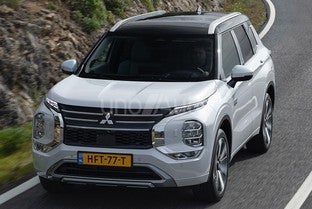 MITSUBISHI Outlander PHEV Kaiteki+ 4WD