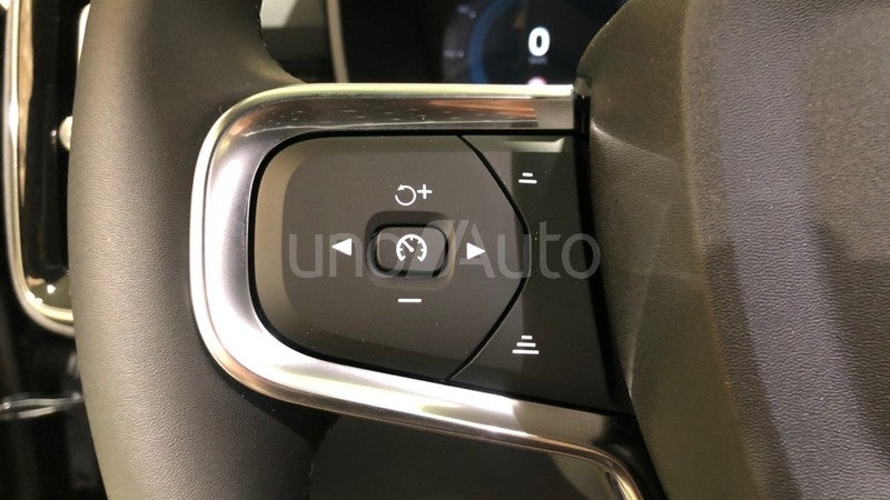 XC40 2.0 B3 MHEV CORE DCT 163 5P