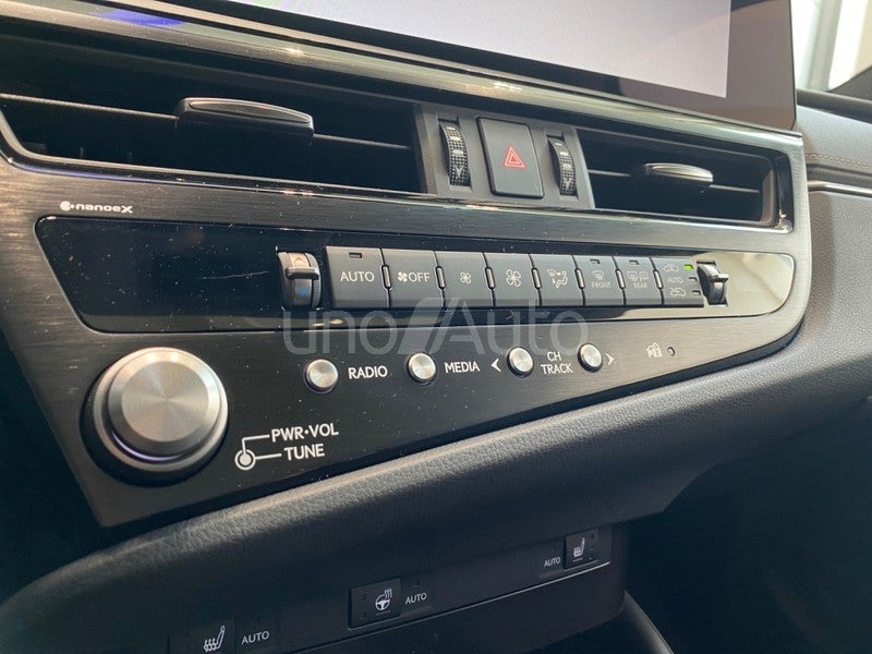 ES 300h Premium