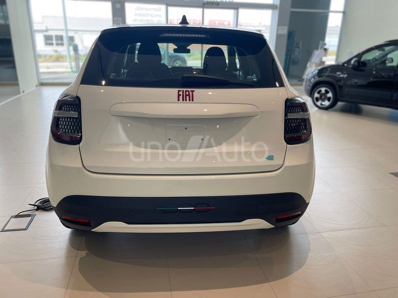 e RED 54kwh 115kw (156cv)