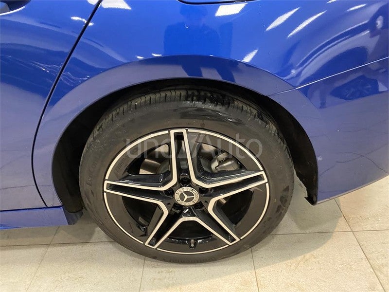 CLASE A 250 e con tecnología híbrida EQ Sedán