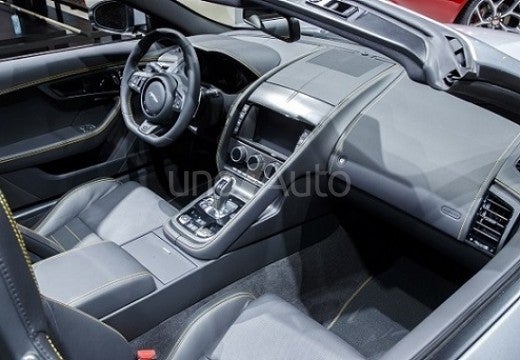 F-Type Convertible 2.0 I4 R-Dynamic Aut. 300