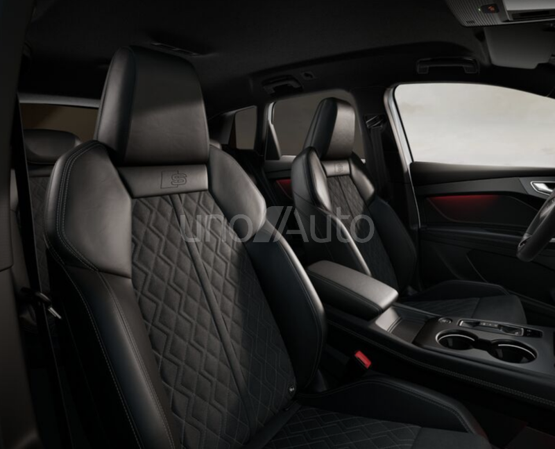 Q4 e-tron quattro Black line 220kW 82KWh