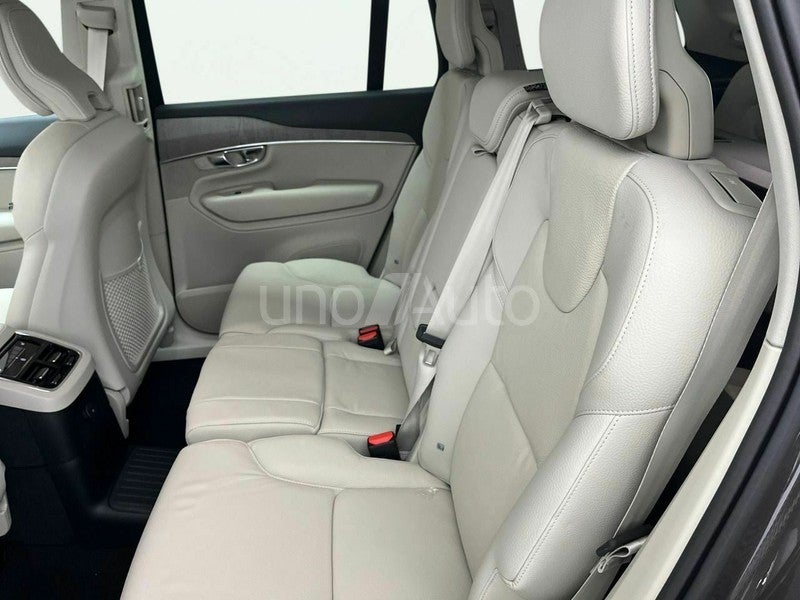 2.0 T8 AWD Core Recharge Auto