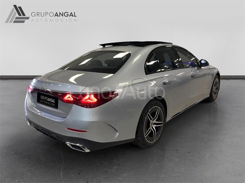 CLASE E 300 e con tecnología hibrida EQ