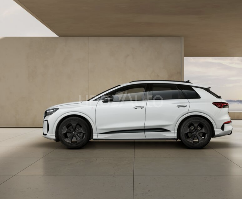 Q4 e-tron quattro Black line 220kW 82KWh