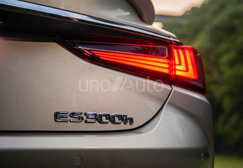 ES 300h Premium