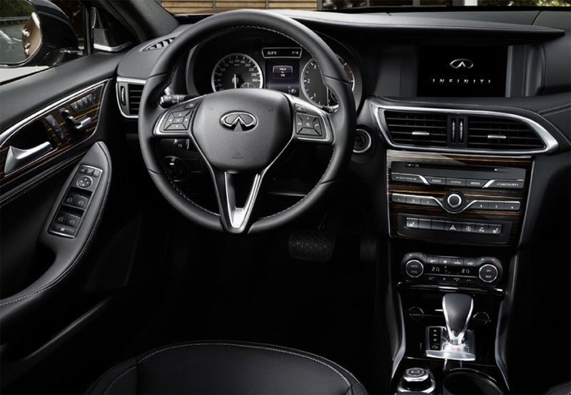 Q30 1.5d Premium 7DCT