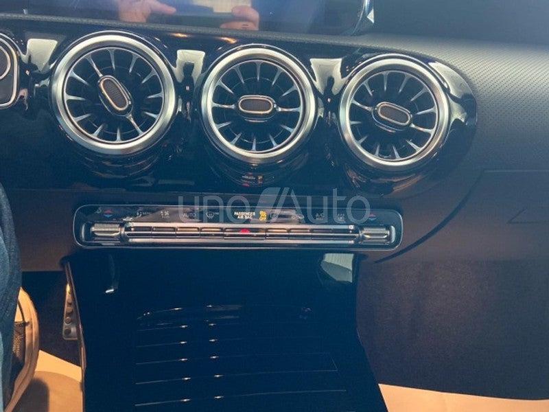 250 e Compacto con tecnología híbrida EQ