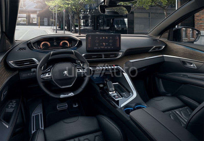 PEUGEOT 5008 SUV