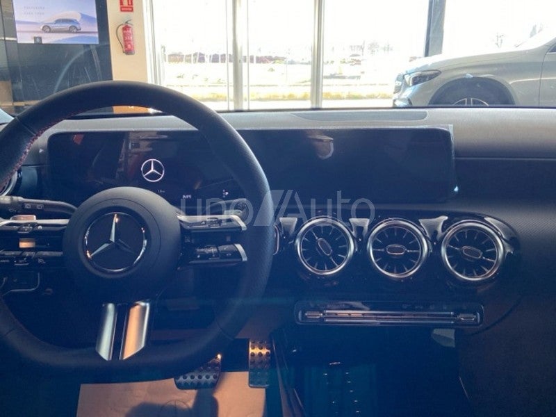 250 e Compacto con tecnología híbrida EQ