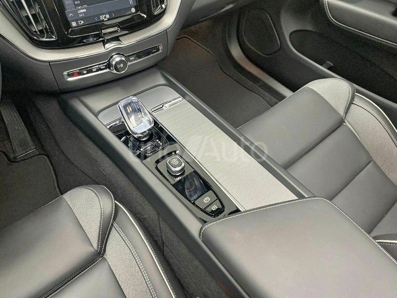 2.0 T6 AWD Recharge Plus Black Ed AT