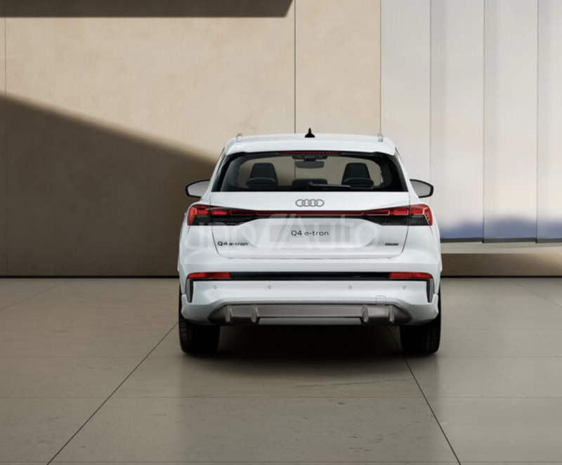 Q4 e-tron quattro S line 220kW 82KWh