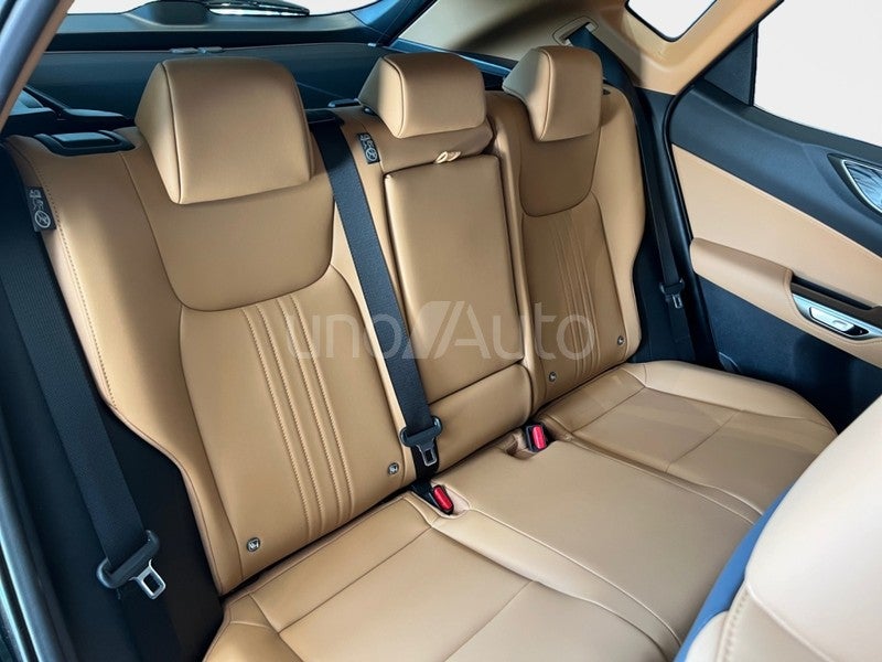 NX 450h+ Premium+ 4WD