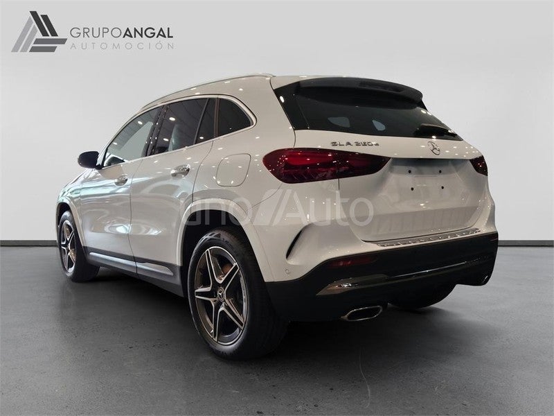 CLASE GLA 250 e con tecnología híbrida EQ