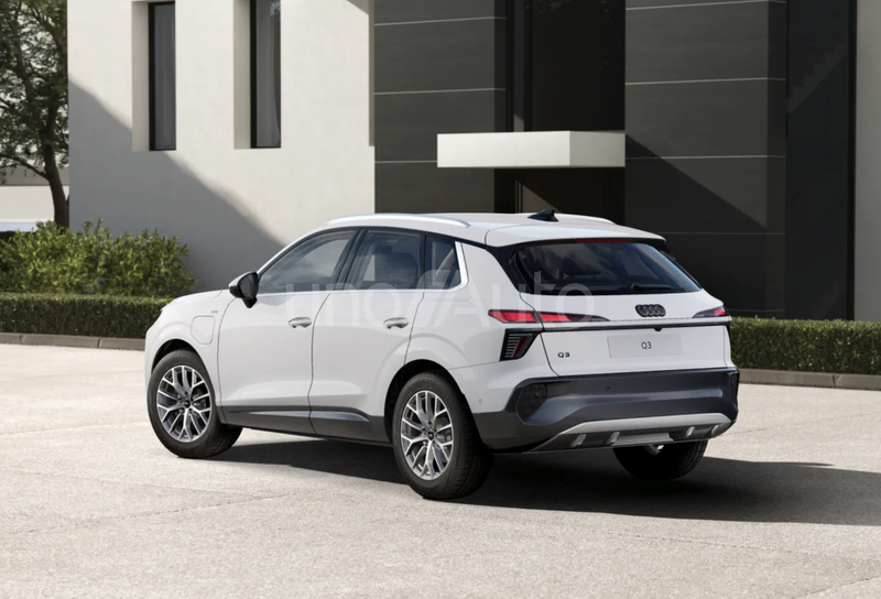 Q3 e-hybrid Business S tronic 200kW