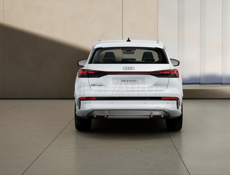 Q4 e-tron S line 150kW 63KWh