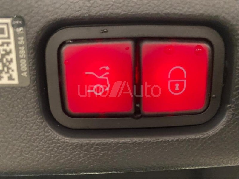 CLASE E 300 e con tecnología hibrida EQ