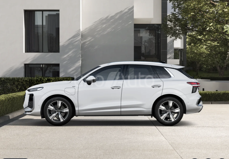 Q3 e-hybrid S Line S tronic 200kW