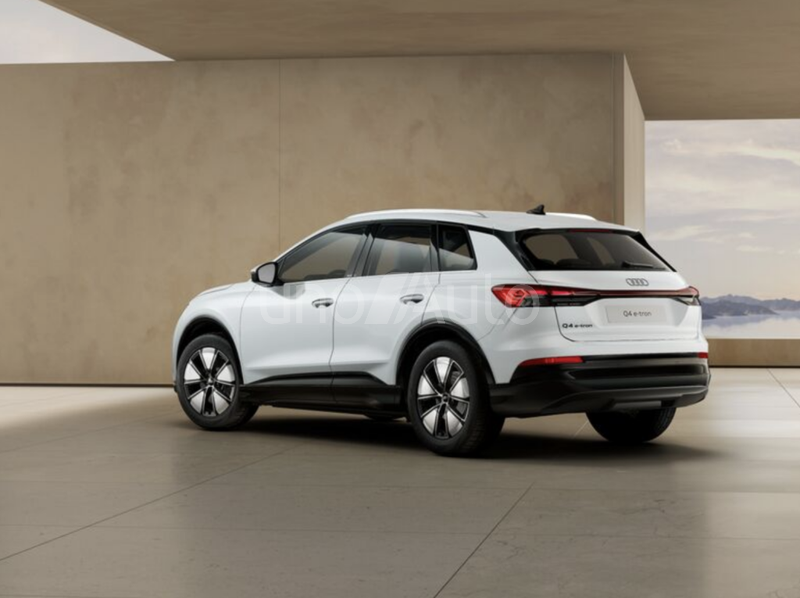 Q4 e-tron performance Advanced 210kW 82KWh