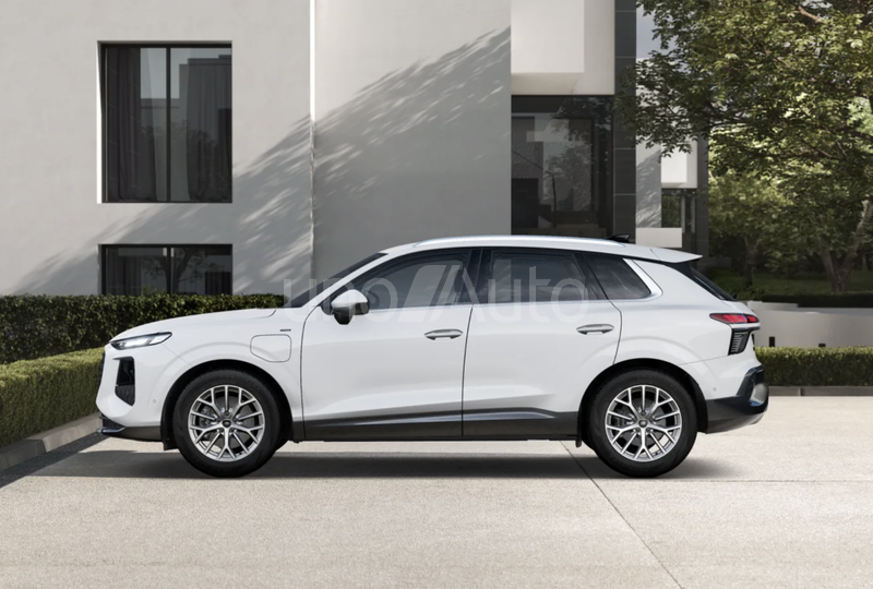 Q3 e-hybrid Business S tronic 200kW