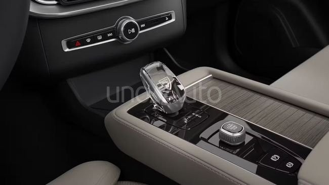 2.0 T8 AWD Plus Bright Recharge Auto