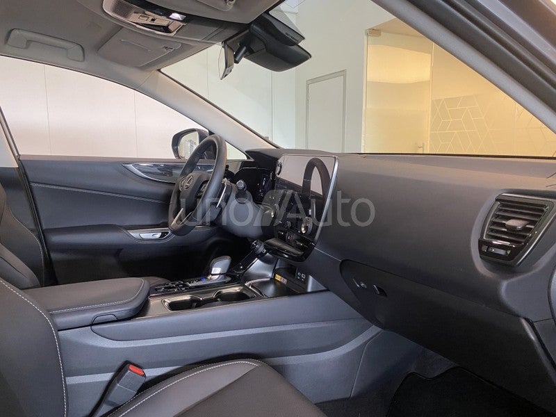 NX 450h+ Premium+ 4WD