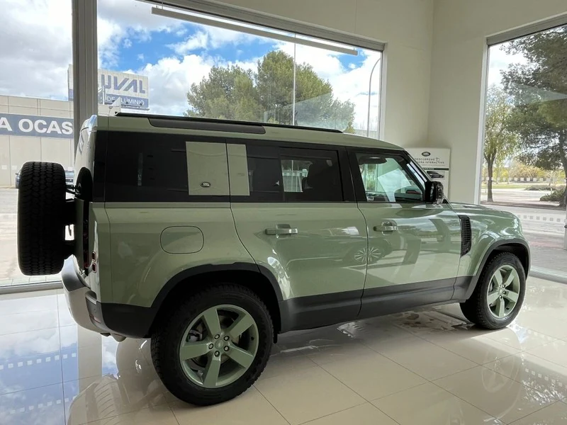 Defender 110 2.0 Si4 PHEV 75th Limited Edition AWD Aut. 404
