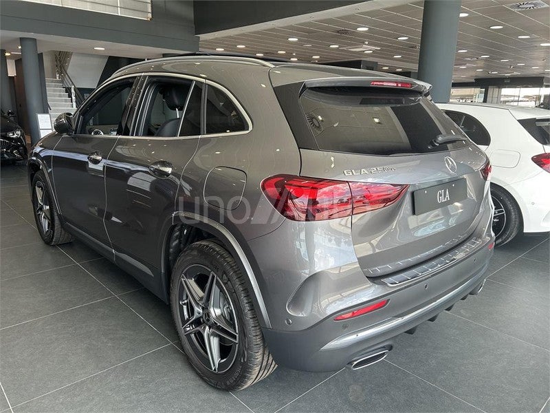 CLASE GLA 250 e con tecnología híbrida EQ