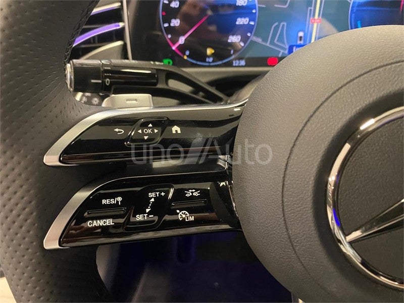 CLASE E 300 e con tecnología hibrida EQ