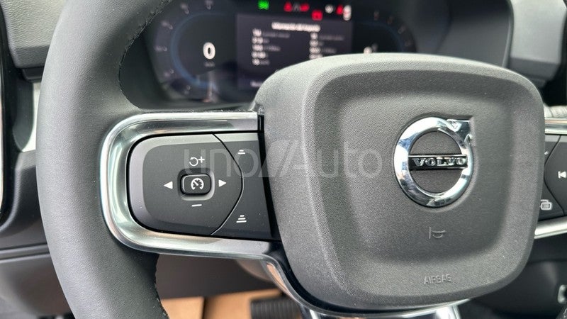 XC40 2.0 B3 MHEV PLUS DARK DCT 163 5P