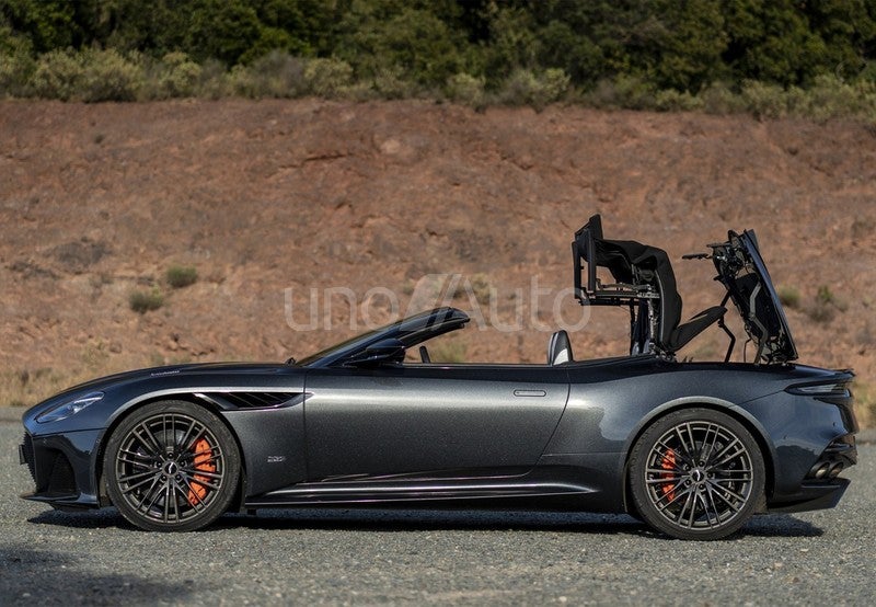DBS Superleggera Volante