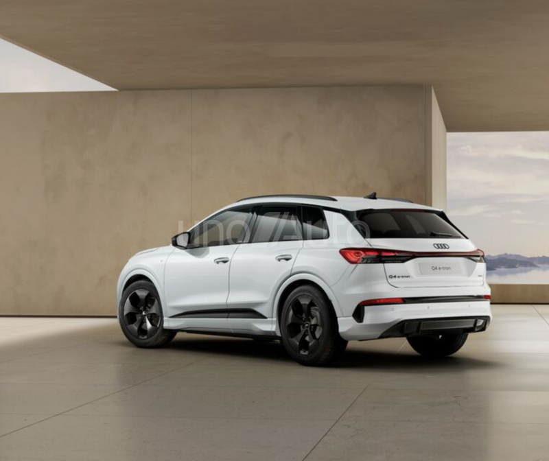 Q4 e-tron quattro Black line 220kW 82KWh