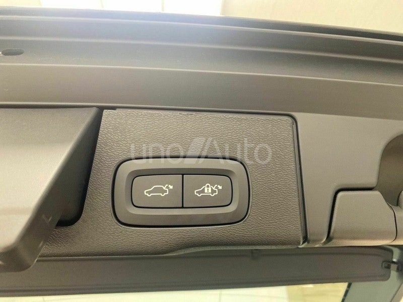2.0 T6 AWD Recharge Plus Black Ed AT