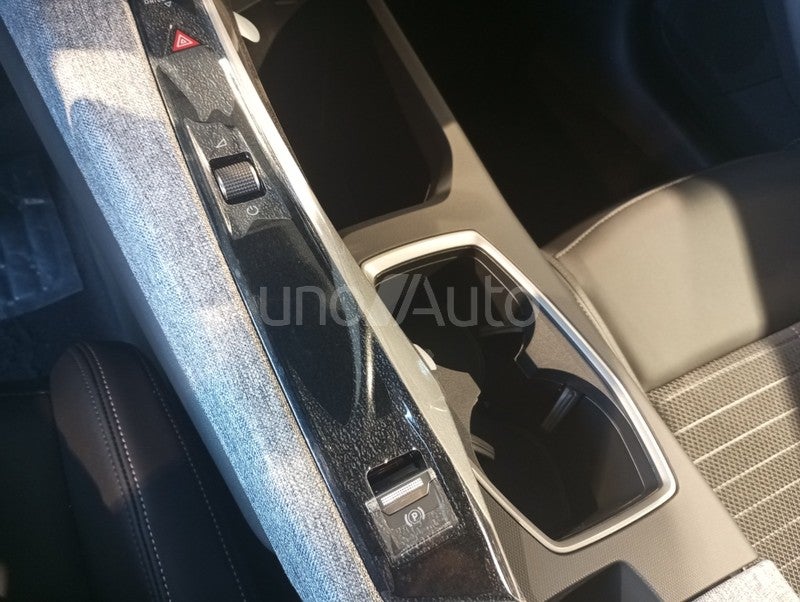 5008 Hybrid 136 Allure eDCS6